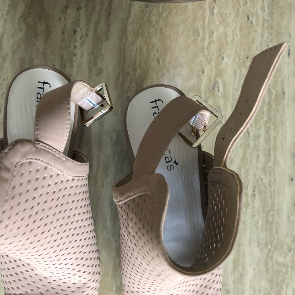 (SOLD)NWOT Francesca’s Heel - Picture 6 of 7